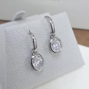 Orecchini Pendenti E3451 in Oro Bianco con Diamanti Taglio Brillante Rotondo, Montatura a Castone, Gioielli Classici da Donna - Product Image 4