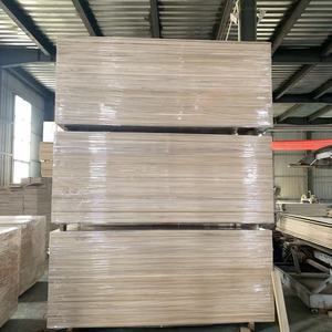 <span class=keywords><strong>Grande</strong></span> quantité de planches <span class=keywords><strong>en</strong></span> <span class=keywords><strong>bois</strong></span> de Paulownia OEM anti-déformation, doublement poncées, pour la production de placards et armoires - Product Image 1