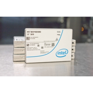 SSD interne pour serveur Intel D7-P5520 1,92 To/7,68 To Interface U.2 PCIe 4.0 X4 jusqu'à 7100 Mo/s en lecture/écriture - Product Image 5