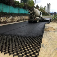 Георешетка из HDPE-пластика для защиты гравийных дорог, укрепления склонов, парковок, подъездных путей, подпорных стен, предотвращения эрозии почвы и укладки покрытий