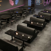 Canapé de bar et table avec chaises en bois massif personnalisables pour les espaces commerciaux de bistros et de clubs - Design rétro occidental