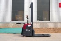 Chariot élévateur électrique à palettes avec élévateur hydraulique, capacité 3,5T, hauteur de levage 6m, batterie lithium-ion, certifié CE, garde-corps
