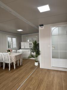 Maison conteneur pliable extensible moderne de 3 à 5 chambres à coucher Panneau sandwich en bois et acier Cadre modulaire pour appartement, bureau, hôtel - Product Image 5