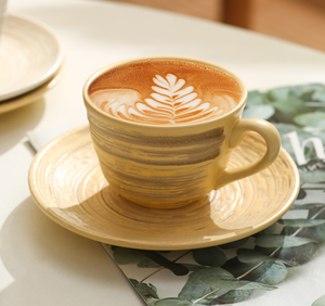 Tasses à café réutilisables en céramique 3D gaufrée, design dessin animé, écologiques, sûres pour les aliments, blanches/jaunes, pour l'eau et le thé, fabriquées sur mesure en Chine - Product Image 6