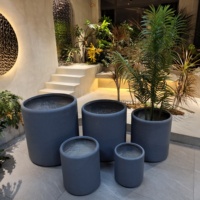 Set Pot Bunga Minimalis Abu-abu dari Fiberglass dengan Desain Bundar untuk Taman Luar Ruangan Kapasitas 600L Dilengkapi Lubang Drainase untuk Bunga.