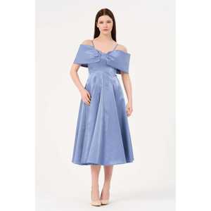 Vestido de noche Lila con hombros descubiertos, cintura imperio y corte en A, de satén. - Product Image 4