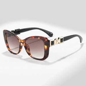 Lunettes de soleil œil de chat pour femmes, monture large, en PC, protection UV400 polarisée, idéales pour les fêtes en extérieur - Product Image 2