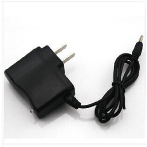 Chargeur mural 100-240V 5V/2A 10W pour la charge de batteries standard - Product Image 1