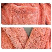 Peignoir de spa en tissu gaufré élégant et respirant pour femmes, en polaire pelucheux, avec capuche et poches