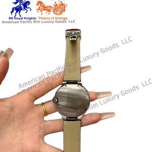Coffret Cadeau Montres Bracelet Femme 4 Pièces Montre à Quartz avec Chaîne de Main Style Affaires Tendance Vente en Gros Cartiers - Product Image 3