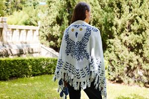 Sciarpa/Stola da donna bianca in maglia con motivo gufo delle nevi, stile casual sottile, alla moda, per serate e cene, ideale per primavera e autunno - Product Image 6