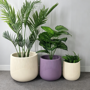 Macetas de Flores con Acabado de Terciopelo de Lujo, Florero de Tacto Suave para Decoración de Dormitorio, Elegante Maceta de Mesa con Borde Dorado - Product Image 4