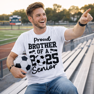 T-shirt da uomo per fratelli orgogliosi del campione di calcio 2025, maglietta bianca oversize a maniche corte, top per tifosi di calcio e famiglie per la laurea - Product Image 6