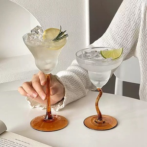 Verres à cocktail vintage à pied haut courbé, couleur ambre, pour <span class=keywords><strong>Martini</strong></span>, Champagne, Vin et Margarita, parfaits pour les fêtes - Product Image 6