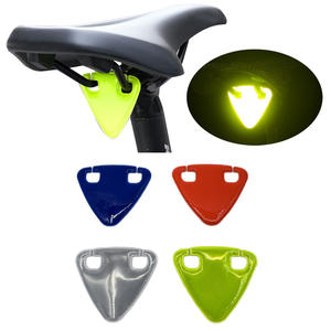 อุปกรณ์เสริมจักรยาน แผ่นสะท้อนแสงติดเบาะหลัง รูปสามเหลี่ยม มองเห็นได้ชัดเจน เพิ่มความปลอดภัย - Product Image 1