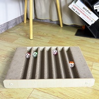 Griffoir pour chat en carton ondulé plat en gros avec canaux à bille roulante et cadre en bois naturel pour les animaleries