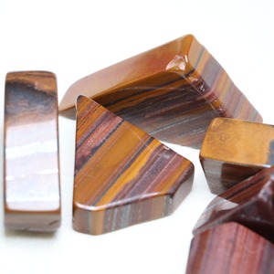Venta al por Mayor de Artesanías de Cristal Pulido, Ojo de Tigre de Hierro en Forma Libre para Regalos y Fabricación de Joyería - Product Image 3