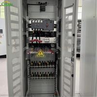 Système de distribution basse tension industriel avec armoires de commutation électriques ATS à double alimentation et panneaux de distribution principaux UPS