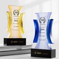 Trophée en verre personnalisé en forme de H avec base noire pour récompenses annuelles d'entreprise, équipe de vente et personnel exceptionnel