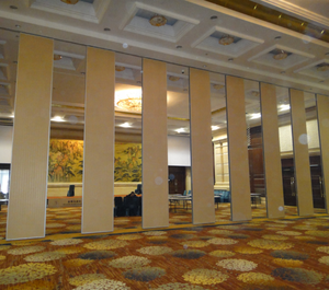 DIVISORIOS MÓVILES PARA SALA DE REUNIONES DE HOTEL DE 5 ESTRELLAS, PUERTA CORREDIZA, DIVISORIO MODERNO DE ALUMINIO CON AISLAMIENTO ACÚSTICO Y RESISTENTE AL FUEGO - Product Image 1
