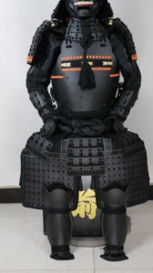 Traje <span class=keywords><strong>de</strong></span> Guerrero Japonés Yoroi <span class=keywords><strong>de</strong></span> Tamaño Real con Cuernos <span class=keywords><strong>de</strong></span> Toro para Exhibición o <span class=keywords><strong>Alquiler</strong></span> en Tiendas - Product Image 4