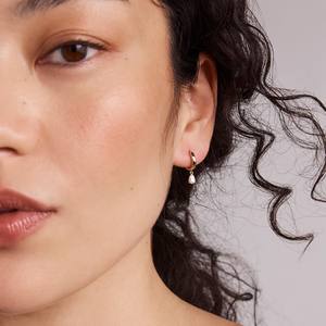 Boucles <span class=keywords><strong>d</strong></span>'oreilles Huggie en or 14 carats, taille poire, <span class=keywords><strong>diamant</strong></span> cultivé en laboratoire, boucles <span class=keywords><strong>d</strong></span>'oreilles à la mode - Product Image 2