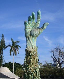 Décoration extérieure Énorme statue de main en bronze Grande sculpture abstraite de mains en prière en bronze coulée - Product Image 4