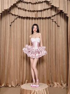 Abito <span class=keywords><strong>Nero</strong></span> Casual di Lusso Leggero con Design Dolce, Fiocco <span class=keywords><strong>Sensuale</strong></span>, Pieghe a Lisca di Pesce, Bordi Naturali e Vita Senza Spalline - Product Image 3