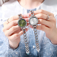 Nouvelle montre à quartz de luxe pour femme avec boîtier en acrylique écologique et bracelet en alliage, style Instagram, élégante, boîtier ovale de niche, fermoir bijou