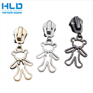 HEngda Nhà Máy Tùy Chỉnh Phim Hoạt Hình Dây Kéo Kéo Đầu Phụ Kiện Kim Loại Thanh Trượt Cho Quần Áo Chất Lượng Cao Hợp Kim Dây Kéo Tùy Chỉnh - Product Image 1