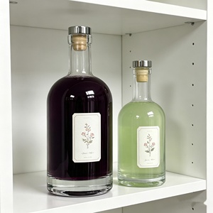 Botella de Vidrio Transparente de Diseño Redondo Clásico de 750 ml, 700 ml, 375 ml para Licor, Vodka, Whisky, Ginebra con Tapón de Corcho - Product Image 1