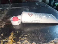 Mastic léger BPO pour la retouche automobile, largement utilisé dans le processus de réparation des automobiles, des camions, des machines-outils et des engins.