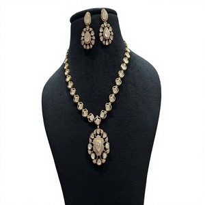 Conjunto de collar doble de moissanita chapado en oro de latón de calidad premium Royal para mujer, colección para bodas. - Product Image 2