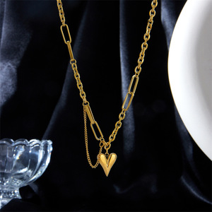 European American Style Gold Heart Pendant Necklace Stainless Steel Clavicle Chain Minimalist Light Luxury Jewelry - Product Image 3