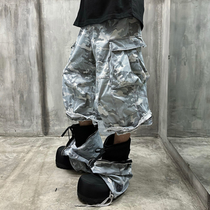 TOPSHOW Jeans amples en denim à imprimés <span class=keywords><strong>camouflage</strong></span> personnalisés, shorts convertibles zippés, pantalons <span class=keywords><strong>cargo</strong></span> <span class=keywords><strong>camouflage</strong></span> pour homme, style streetwear - Product Image 4