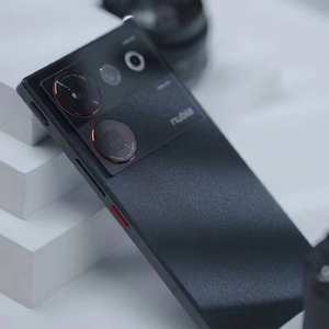 Teléfono Móvil ZTE Nubia Z50 Ultra, Pantalla Flexible AMOLED de 6.8 Pulgadas y 144Hz, Snapdragon 8 Gen 2 Octa Core, Cámaras Triples de 64MP, NFC - Product Image 6