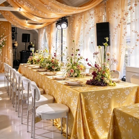 Ensemble de linge de banquet moderne en jacquard floral non tissé, lavable, motif fleurs de cerisier, avec nappe et draperie de plafond assorties pour mariage et salle d'événements