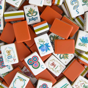 Ensemble de carreaux acryliques de Mahjong américain <span class=keywords><strong>orange</strong></span> moderne portable à 4 couches pour divertissement familial Ensemble de Mahjong gravé - Product Image 1
