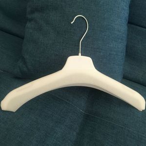 Passe le détecteur d'aiguille noir et blanc ou la couverture antidérapante en mousse dure de couleur personnalisée pour les cintres - Product Image 3