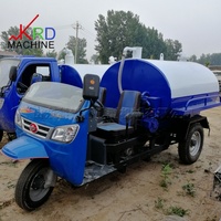 Camion de vidange des fosses septiques diesel à 3 roues, à performance stable, pour l'aspiration des eaux usées et le nettoyage des sites sanitaires ruraux