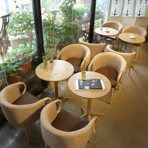 Ensemble table et chaises de <span class=keywords><strong>chat</strong></span> moderne en bois pour salle à manger, cuisine et salon pour restaurants et bars - Product Image 1