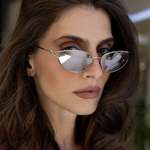 Lunettes de soleil œil-de-chat en métal à monture complète UV400, nouveau style rétro européen et américain 2026, personnalisées et tendance pour Instagram - Product Image 3