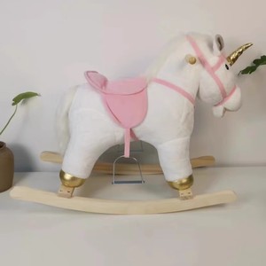 Cavallo a Dondolo Unicorno Imbottito Bianco <span class=keywords><strong>in</strong></span> Peluche con Struttura <span class=keywords><strong>in</strong></span> <span class=keywords><strong>Legno</strong></span>, <span class=keywords><strong>Giocattolo</strong></span> Cavalcabile per Bambini - Product Image 2