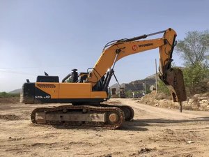 รถขุดหนักมือสอง Hyundai 520L-9VS พร้อมหัวเจาะ สำหรับงานก่อสร้าง รถขุด Hyundai 520L-9VS มือสองขาย - Product Image 4