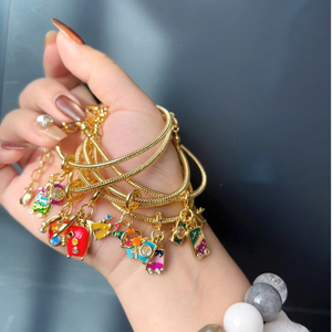 <span class=keywords><strong>Bracelet</strong></span> doré unique en vente chaude pour un usage quotidien, <span class=keywords><strong>bracelet</strong></span> nœud papillon pour femmes, magnifique <span class=keywords><strong>bracelet</strong></span> à breloques pour les fêtes - Product Image 1