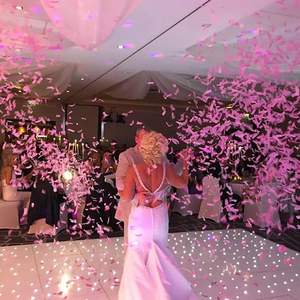 جهاز إطلاق الكونفيتي الاحترافي للمسرح طراز LP-04 بأربع قنوات مع تحكم عن بعد وإضاءة متعددة الألوان آمن للفعاليات - Product Image 5