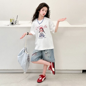Set Estivo 2026 per Ragazze: Shorts in Denim e Maglietta a Maniche Corte Nuovo Stile per Bambini. Outfit in Stile Coreano per Ragazze - Product Image 1