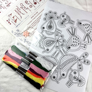 Kit de Bordado DIY con Diseño de Flores, Transferencias de Bordado Solubles en Agua, Incluye Tela A4 y <span class=keywords><strong>12</strong></span> Colores de Hilo para Bordar - Product Image 1