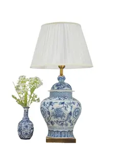 가정 장식을위한 패브릭 램프 그늘이있는 저렴한 파란색과 흰색 현대 간단한 북유럽 수직 테이블 램프