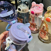 Bouteille d'eau en plastique pour enfants de 550 ml, motif dessin animé populaire, portable avec corde, pour boire en extérieur, gourde de sport en plastique